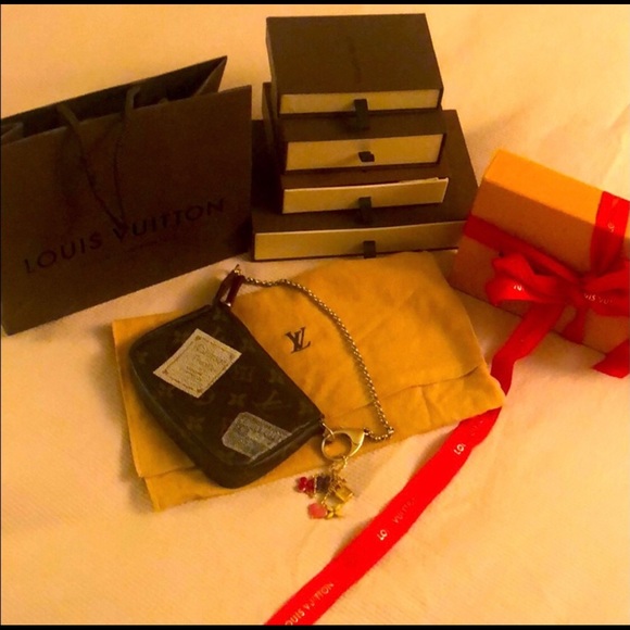 COPY - Authentic LV Mini Pochette Accessoires 5.5x3.5.08” - Picture 4 of 17